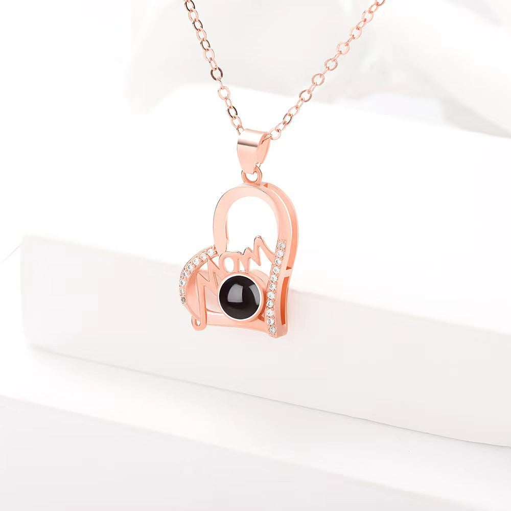 100 languages diamond-studded heart "Mom" projection necklace, trendy minimalist clavicle pendant.