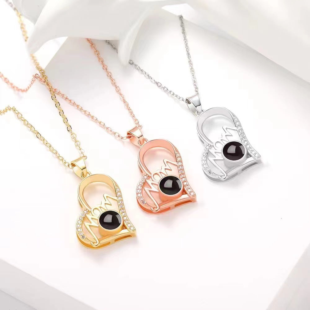 100 languages diamond-studded heart "Mom" projection necklace, trendy minimalist clavicle pendant.
