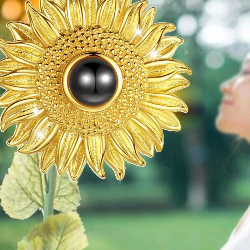 Sunflower Projection Necklace – Custom photo pendant with "I Love You" in 100 languages. Perfect gift.