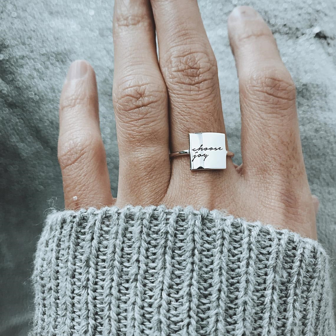 Hot-selling classic S925 silver lettering ring as a couple's commemorative gift for her