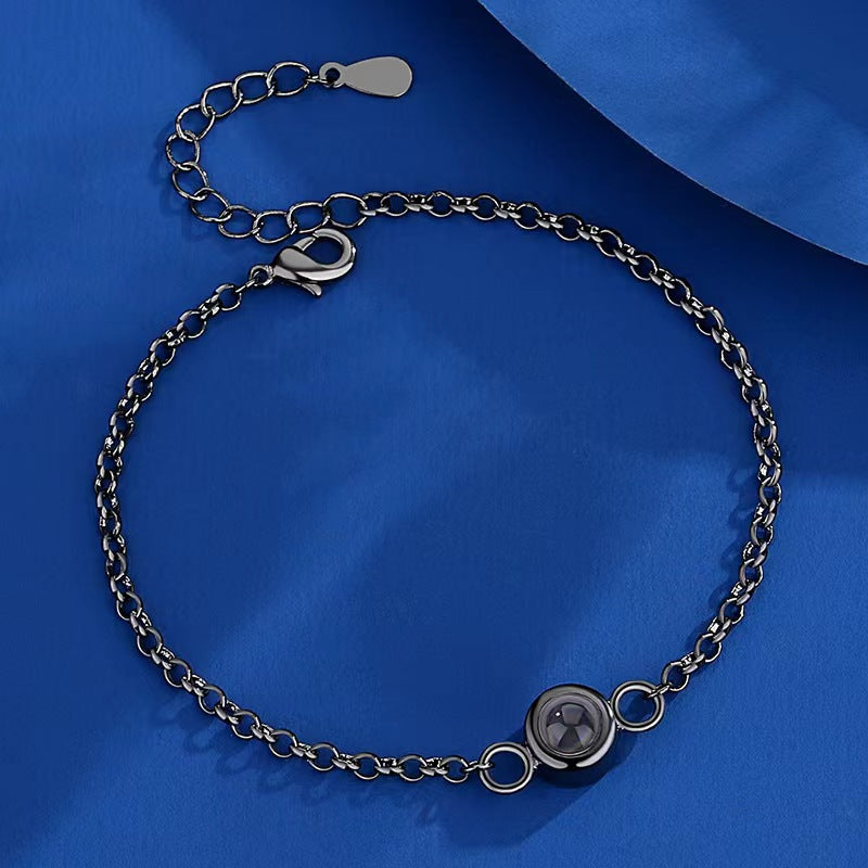 New expandable bracelet with nano projection, "I Love You" in 100 languages, minimalist design