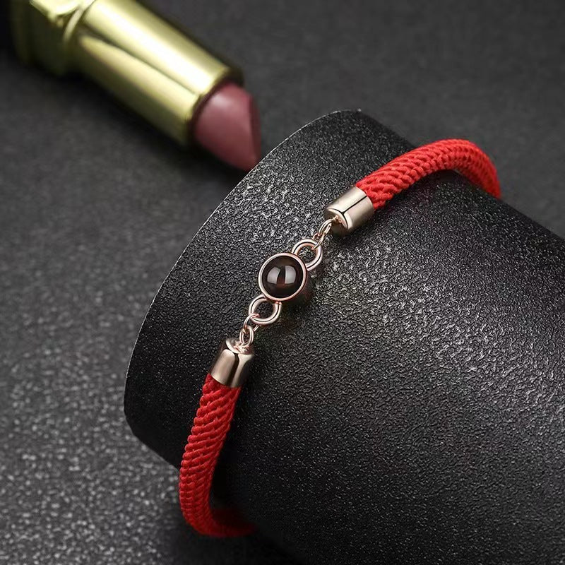 Customizable projection bracelet with "I Love You" in 100 languages, minimalist and stylish, perfect holiday gift.