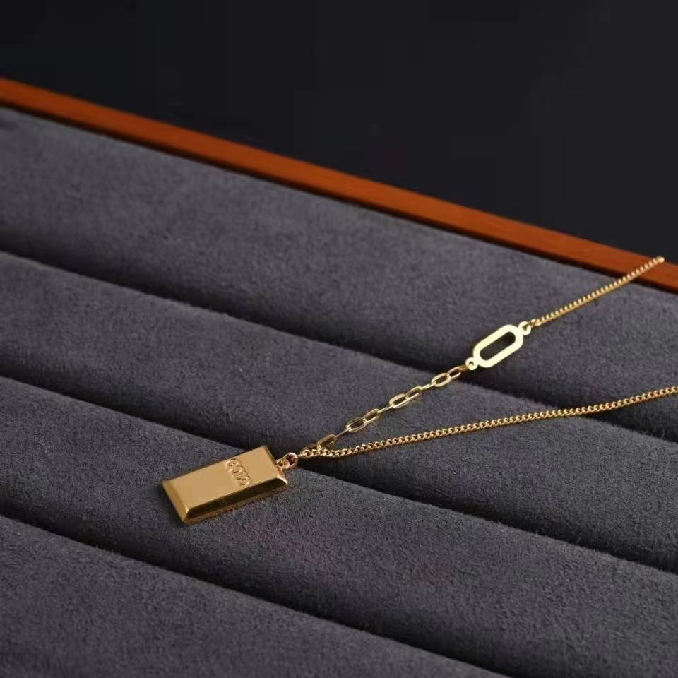 Gold bar necklace for women, titanium steel pendant, luxury square design, fade-resistant, similar to luxury jewelry.