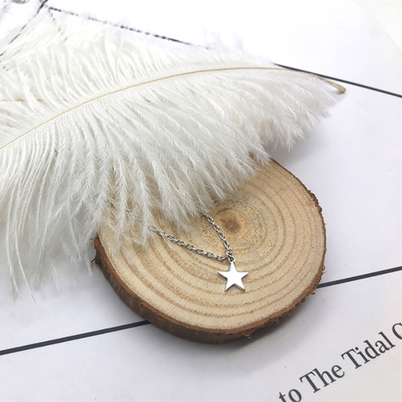 S925 Silver Star Necklace – A simple yet personalised piece that can be custom engraved with your name. A stylish gift for couples and special occasions.