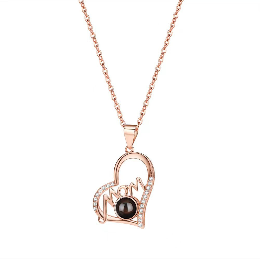 100 languages diamond-studded heart "Mom" projection necklace, trendy minimalist clavicle pendant.
