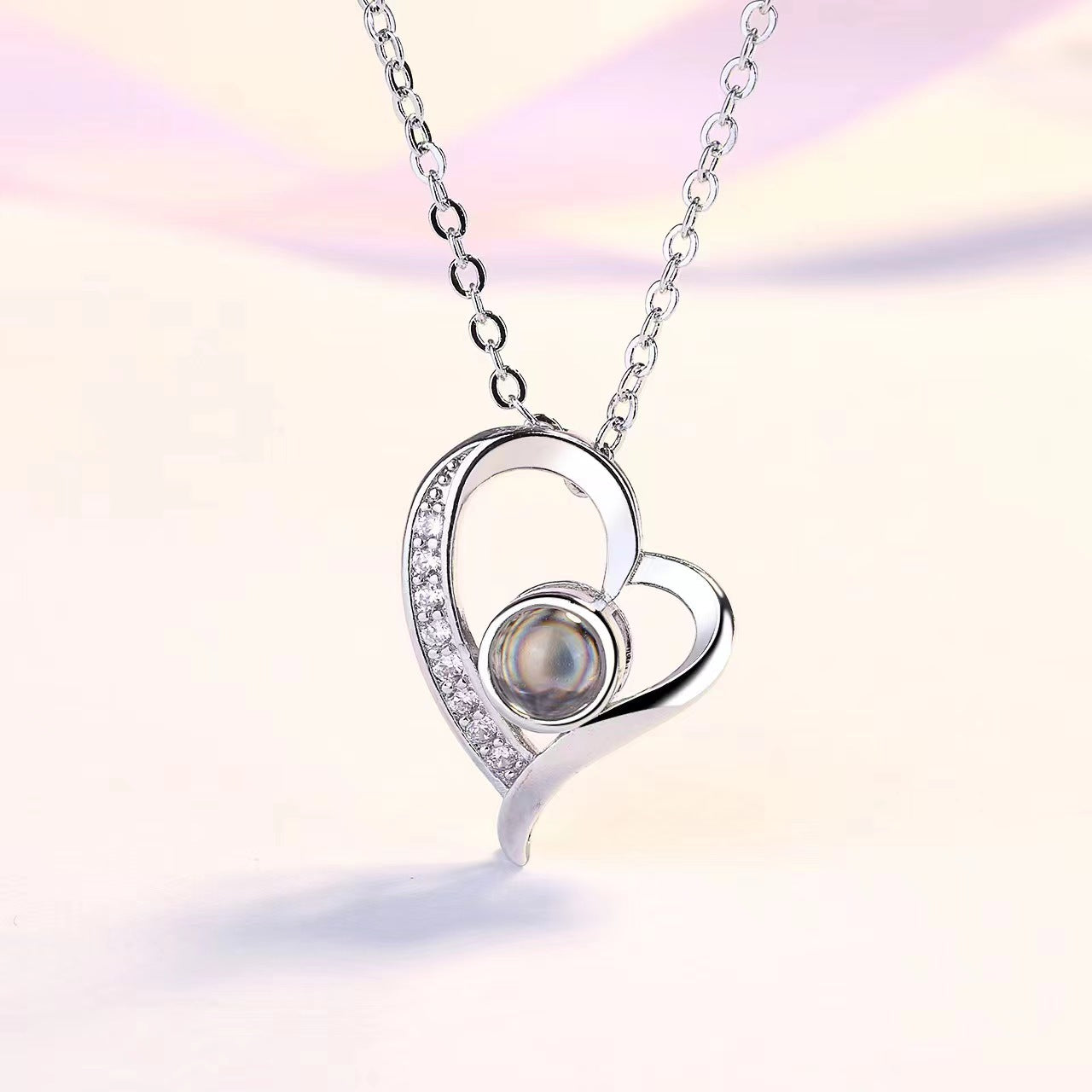 Hollow heart projection necklace with "I love you" in 100 languages, a trendy Christmas gift for her.