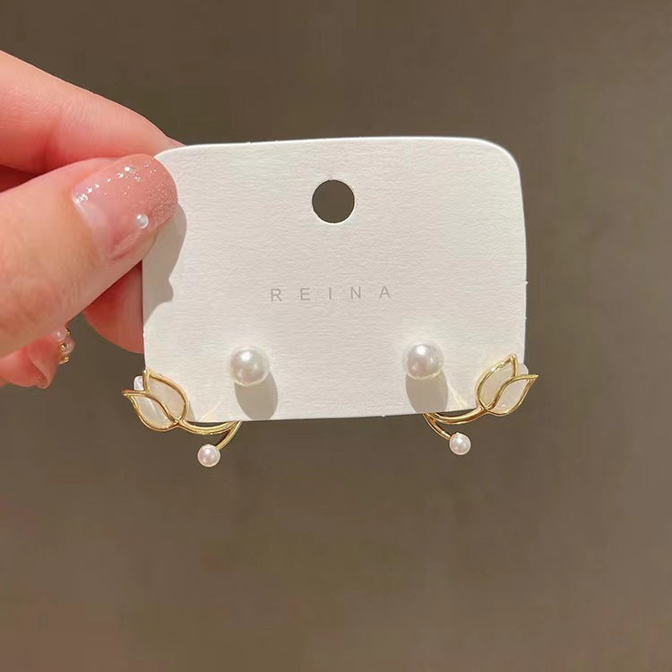 Pearl tulip stud earrings, trendy summer design, 2022 new arrivals, chic and unique women's earrings.