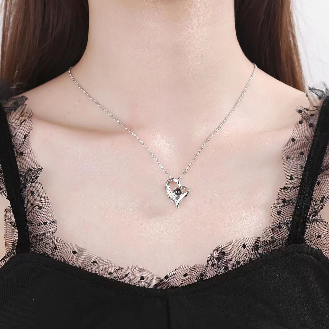 Hollow heart projection necklace with "I love you" in 100 languages, a trendy Christmas gift for her.