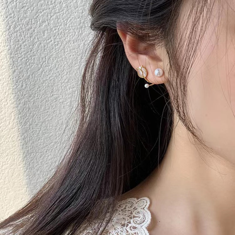 Pearl tulip stud earrings, trendy summer design, 2022 new arrivals, chic and unique women's earrings.