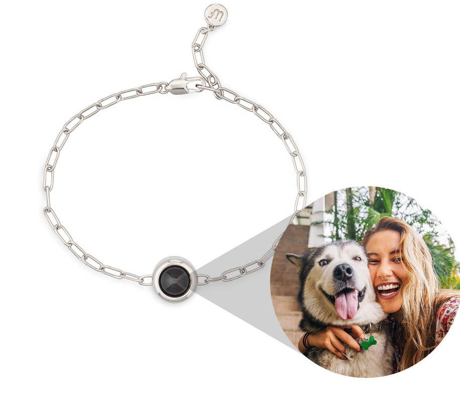 New expandable bracelet with nano projection, "I Love You" in 100 languages, minimalist design