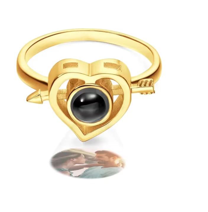 New heart-piercing projection ring with "I Love You" in 100 languages, customizable photo and text, perfect for Christmas gifts.