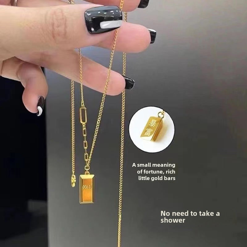 Gold bar necklace for women, titanium steel pendant, luxury square design, fade-resistant, similar to luxury jewelry.
