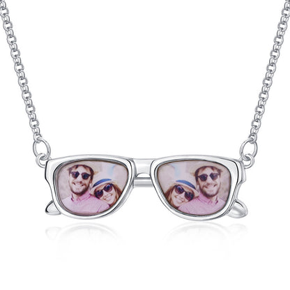 New trendy glasses design pendant, memory photo frame necklace, customized wholesale gifts for couples.