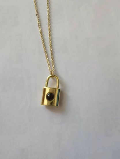 Custom 100 languages photo projection necklace, perfect Christmas gift.