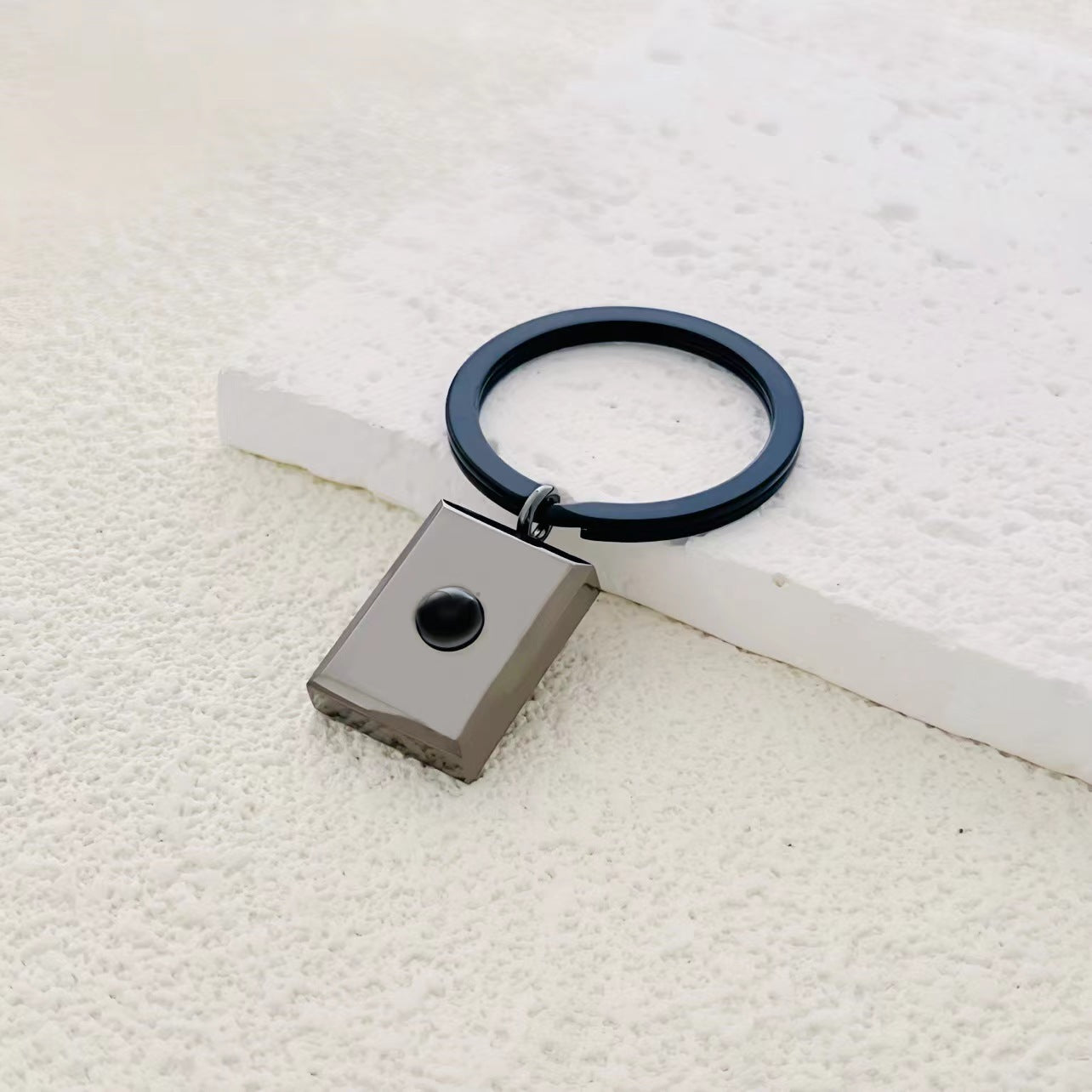 100 Languages "I Love You" projection pendant, titanium steel square keychain, customizable with photo and text.